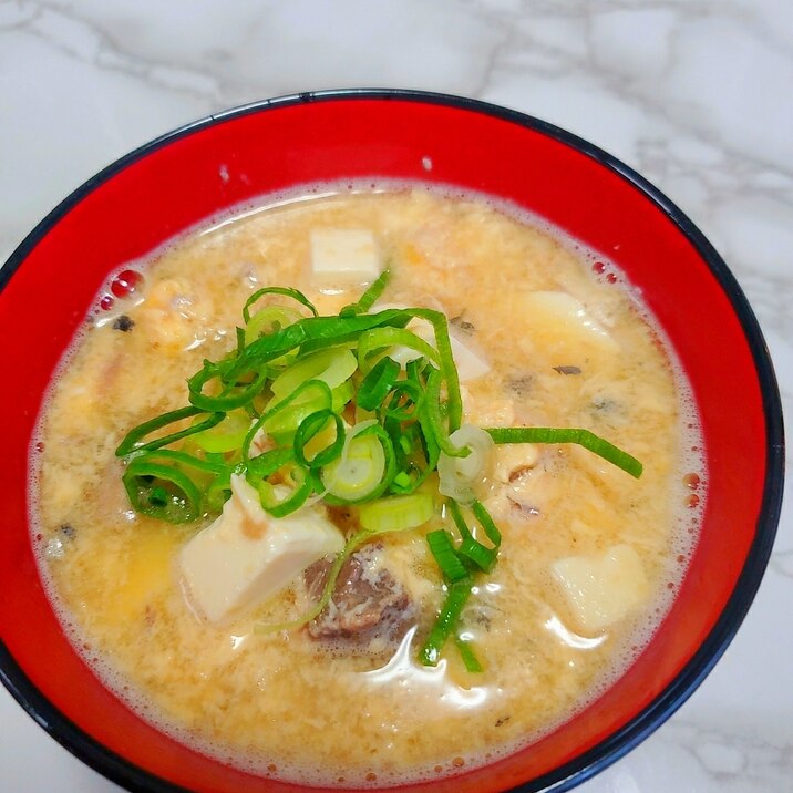 鯖の水煮と豆腐のかきたま味噌汁